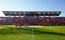 El Granada-Athletic, 20 minutos parado y después suspendido oficialmente por el fallecimiento de un aficionado