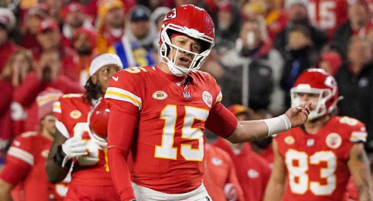 Mahomes protestando en el partido ante los Buffalo Bills./Reuters