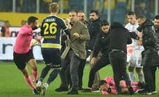 Dimite el presidente del Ankaragucu tras el puñetazo al árbitro