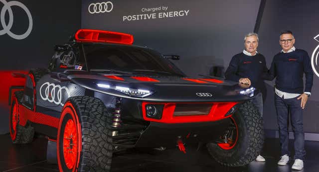 El 17º asalto al Dakar de Carlos Sainz: «Vamos más en igualdad de condiciones; sin tener que tomar esos riesgos que había que tomar»