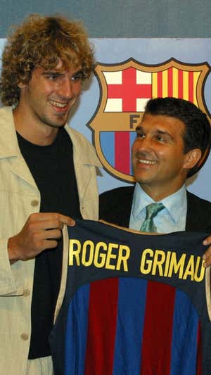 Grimau en su presentación como jugador del Barça en 2003.  AGENCIAS