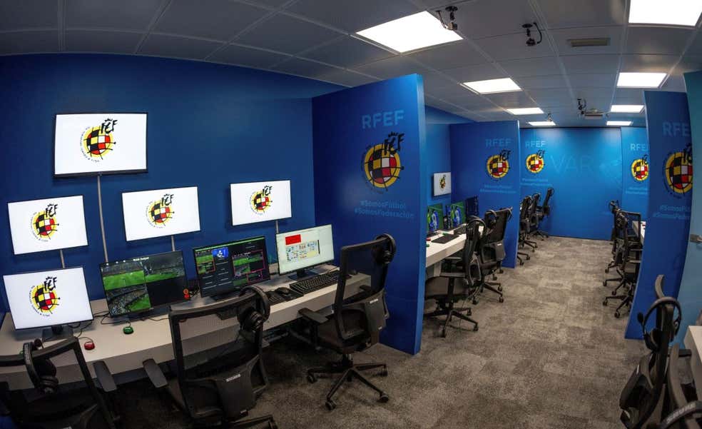 La RFEF adjudica los servicios del VAR a Mediapro y el fuera de juego semiautomático a HawkEye