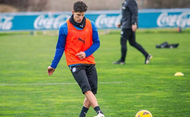 Giuliano, en el entrenamiento.  DEPORTIVO ALAVÉS