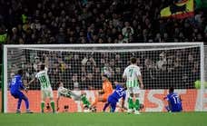 El Betis se achica en Europa: Roofe y el Rangers lo envían a la Conference League