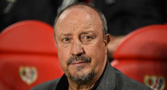 Rafa Benítez se defiende: «Esto es un proyecto de tres años con un comienzo difícil en el que nos faltan 6, 8 ó 10 puntos»