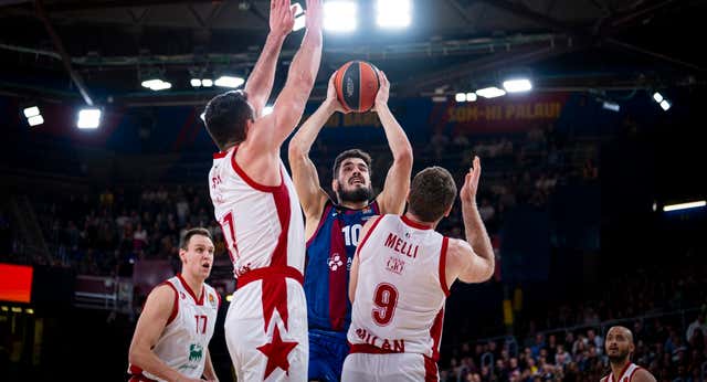 El Valencia Basket suma en El Pireo y el Barça no levanta cabeza