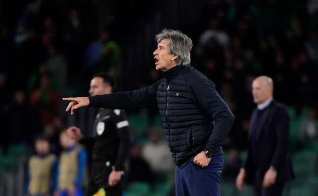 Pellegrini, en el partido contra el Rangers. AFP