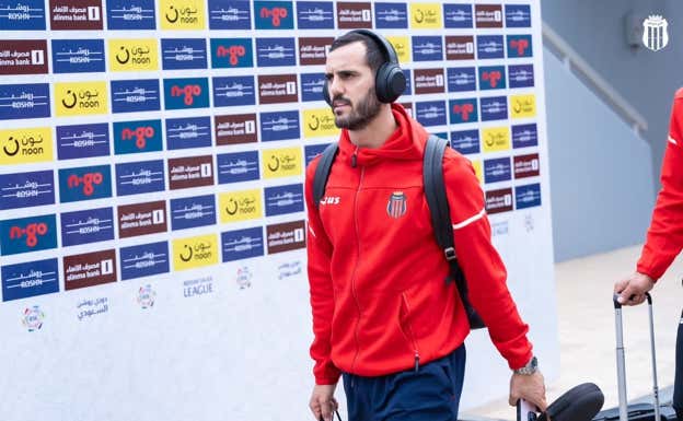 Juanmi, llegando a un partido del Al-Riyadh.  Al-Riyadh Saudi Club