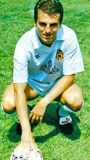 Robert Fernández en su segunda etapa como jugador del Valencia. Twitter
