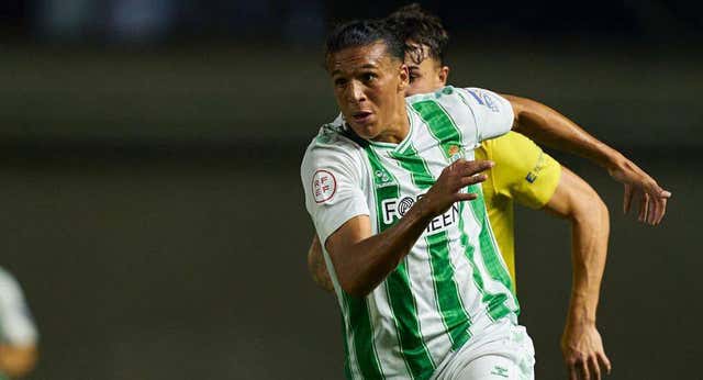 Me llega, me cuentan, me confirman: Real Madrid y Atlético acechan a la joya de la cantera del Betis… y la situación entre Echeverri y el Barça