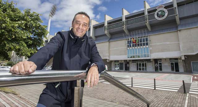 José Luis Oltra será uno de los ayudantes de Quique Sánchez Flores en el Sevilla