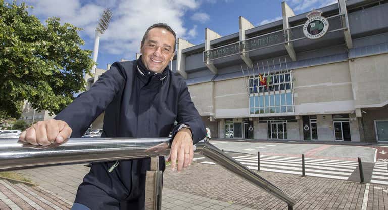 José Luis Oltra, en su etapa en el Racing.