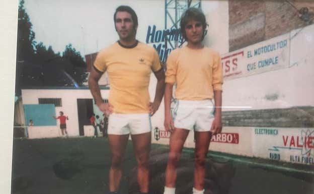 Robert, con su hermano, artífice de llevarle al Villarreal.  Relevo