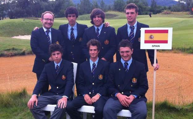 El equipo junior español ganando el Europeo 2011 con Rahm y Arnaus (ambos a la derecha). RFEG