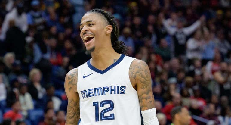Ja Morant celebra una canasta.