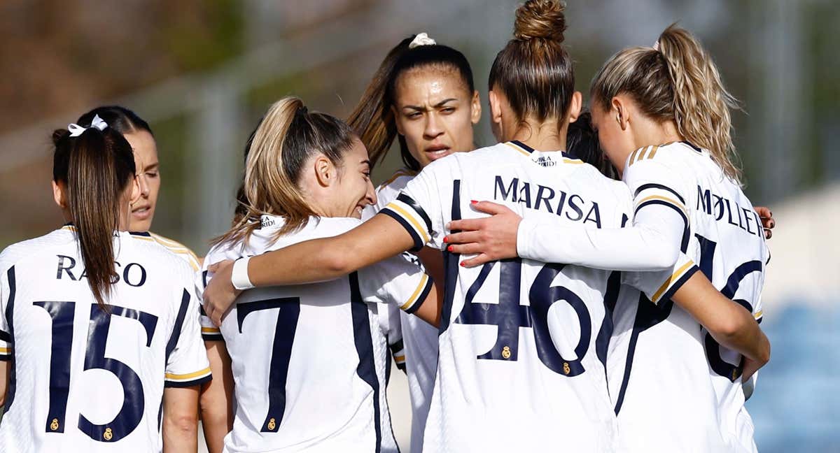 Raso, Marisa, Olga Carmona, Sousa y Moller celebran un gol del Real Madrid. /REAL MADRID