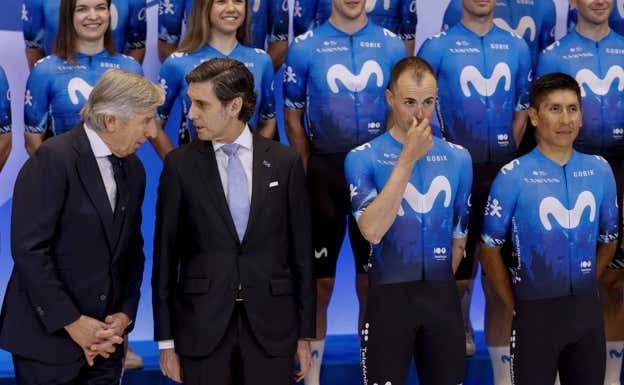 De izquierda a derecha, Eusebio Unzué, José María Álvarez-Pallete, Enric Mas y Nairo Quintana.  MARISCAL / EFE