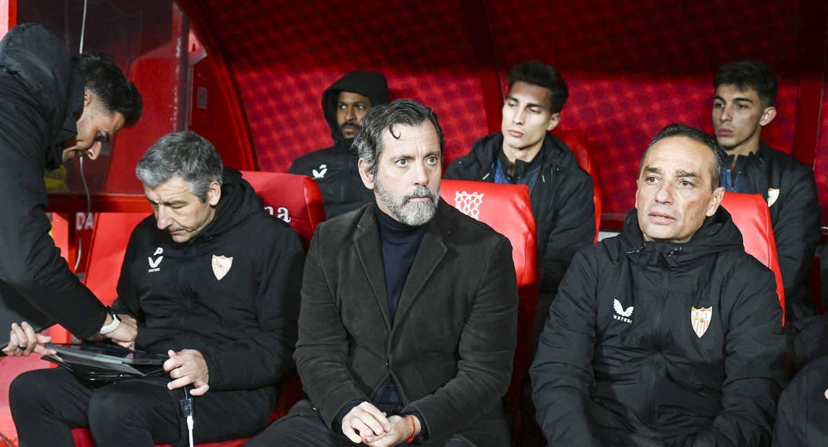 Quique Sánchez Flores junto a José Luis Oltra en Granada./EFE