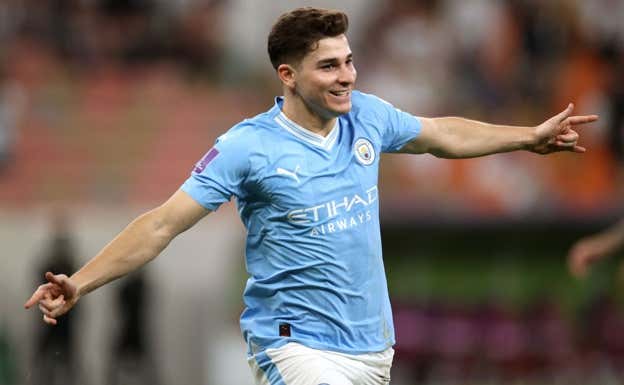 Álvarez celebra su primer gol en el encuentro. AFP