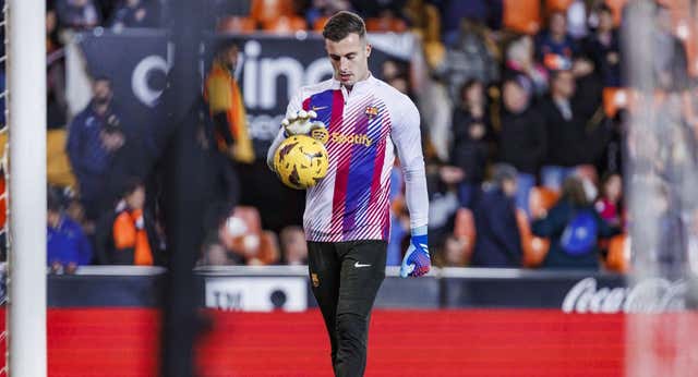 Bilbao, Miami y Budapest, la universal conexión de porteros que le guardan la espalda a Iñaki Peña