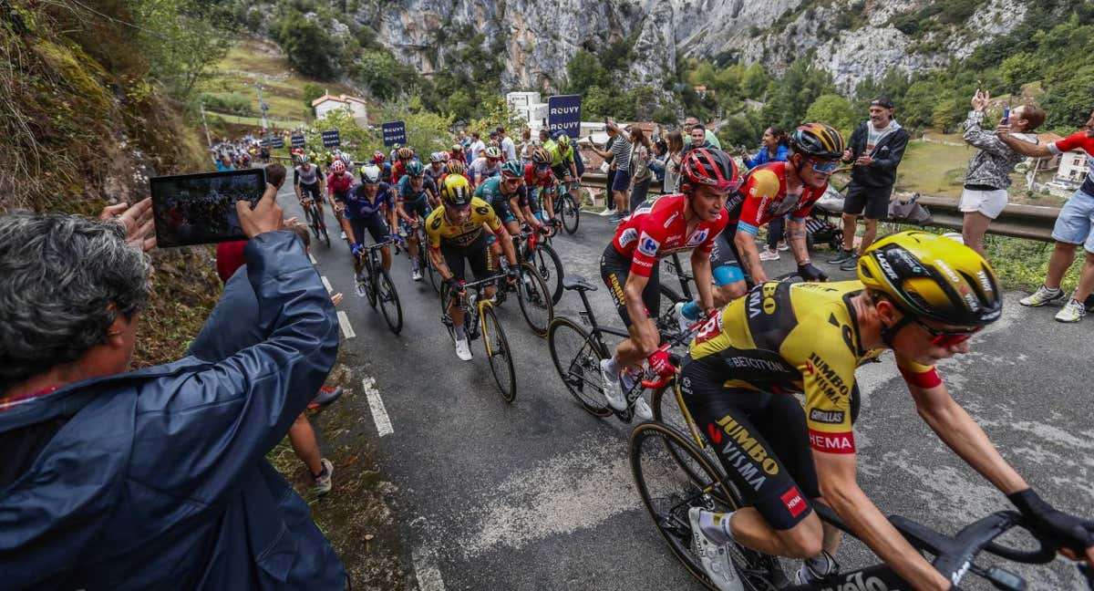 La Vuelta 2023, en su etapa 16 en Cantabria./ALBERTO AJA