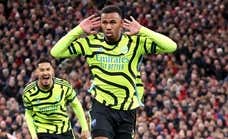 Arsenal y Liverpool empatan y deleitan con el plato estrella de la Navidad en la Premier