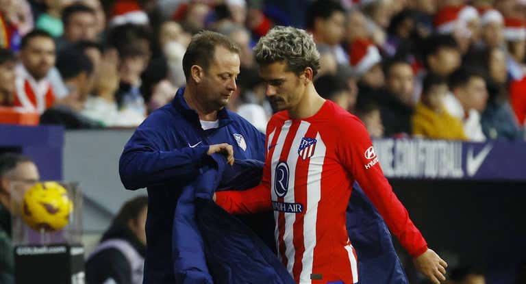 Griezmann, tras ser sustituido por Simeone contra el Sevilla.
