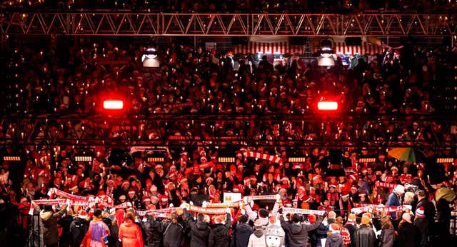 «89 locos» y unos villancicos que ‘salvaron’ al Unión Berlín: colarse en un estadio inició la tradición más navideña del fútbol