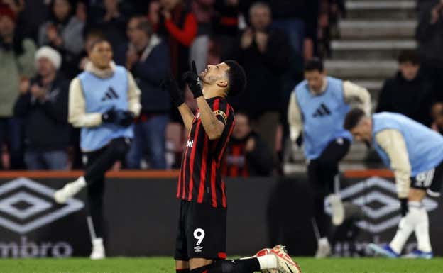 Solanke celebra el segundo gol del partido.  REUTERS