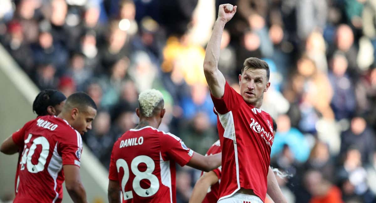 Wood celebra uno de sus tres goles frente al Newcastle. /Reuters