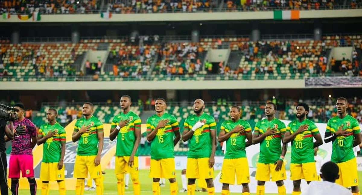 La selección de Mali antes de un partido de la Copa África 2024.