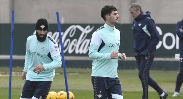 Johnny Cardoso, novedad en la vuelta de un Betis que perderá a Chadi Riad