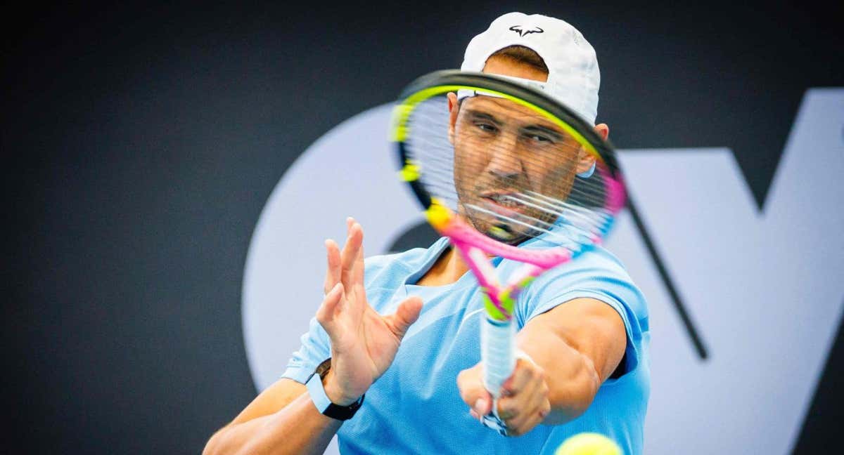 Rafael Nadal, durante un entrenamiento en Brisbane. /AFP