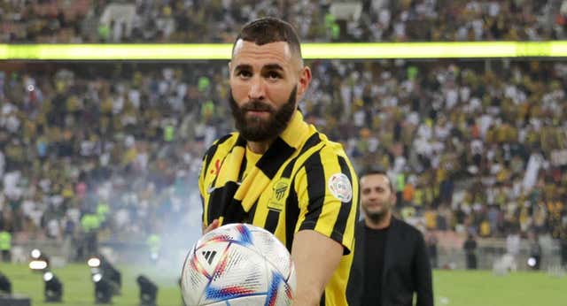 El calvario de Benzema en Arabia Saudí: se borra de las redes y medios locales le sitúan fuera del país