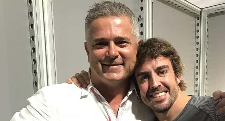 Gil de Ferran con Fernando Alonso.
