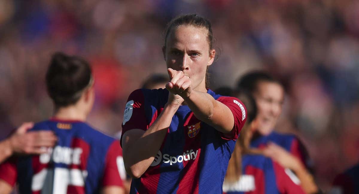Graham Hansen celebra el gol que marcó en El Clásico.