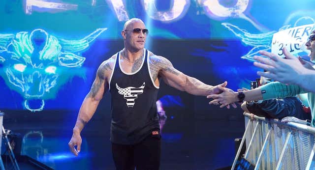 The Rock abre el 2024 de WWE con pulla a Roman Reigns