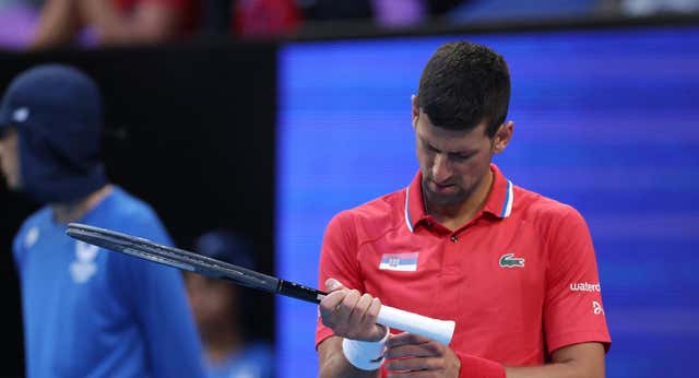Novak Djokovic pierde con Alex de Miñaur aquejado de molestias en la muñeca derecha