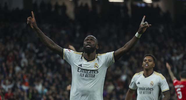 Rüdiger fue central, delantero y campeón de invierno ante un gran Mallorca