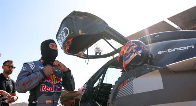 Cinco horas de vuelo; una frase contundente y un solo objetivo: así busca Carlos Sainz su cuarto Dakar