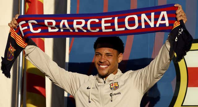 Las soluciones del Barça con las inscripciones: la rebaja de Piqué, la renovación de Umtiti, Barça Studios, los avales… y ahora Gavi