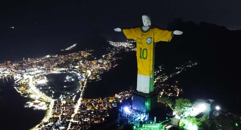 El homenaje de Brasil a Pelé en Nochevieja.