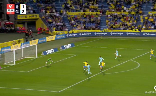 Vitor Roque estuvo a punto de marcar en su debut.  WYSCOUT