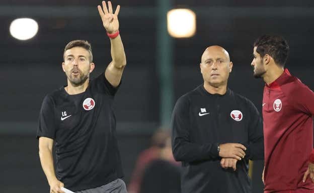 Luis García y Tintín durante el entrenamiento con la selección catarí.  @_luis_garcia_10