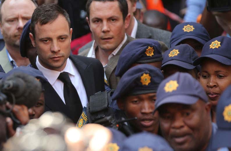 Pistorius sale de la cárcel once años después de matar a su novia