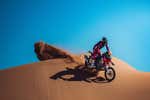 El español Tosha Schareina da la campanada en la Prólogo del Rally Dakar y se lleva su primera victoria