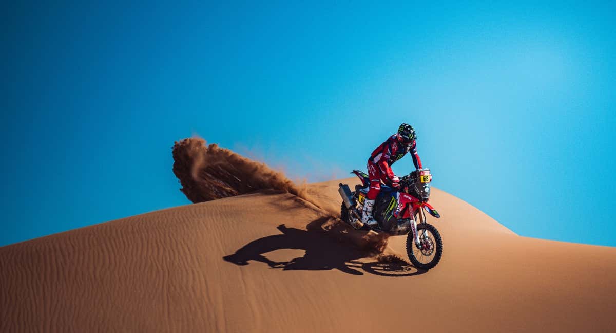 Tosha Schaerina durante la Prólogo del Rally Dakar 2024.