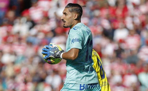 Álvaro Valles es el portero que más para de LaLiga.  AFP