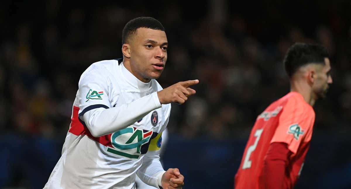 Kylian Mbappé marcó tres goles contra el Revel./REUTERS