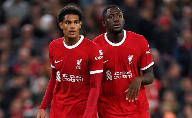Quansah y Konaté en un partido de esta temporada. Getty Images